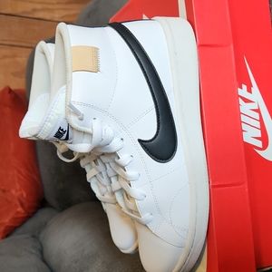Open to offers Nike court Royale 2 mid size 7.5